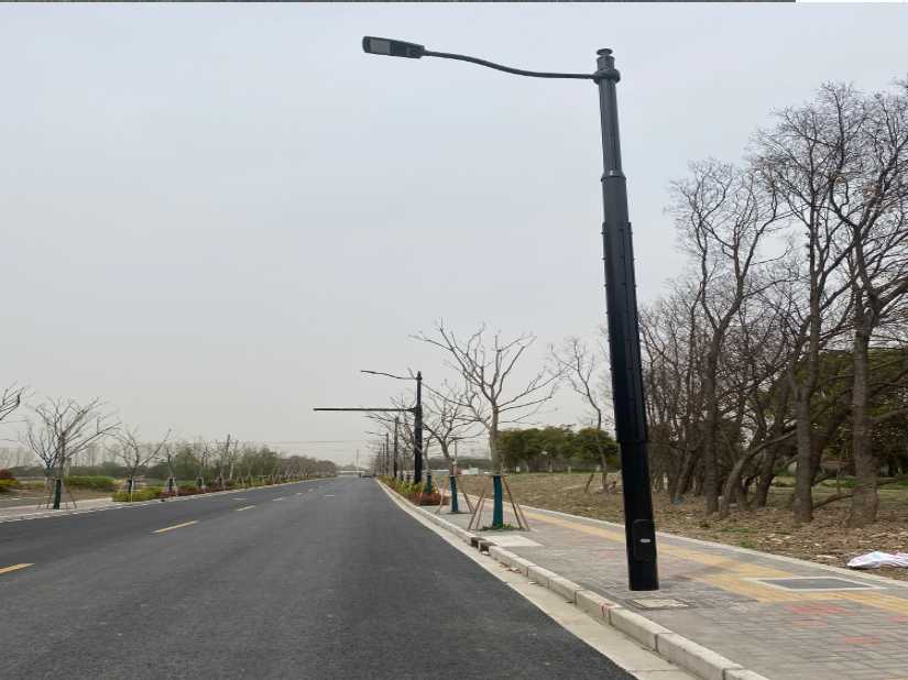 吐鲁番市上海综合杆 太阳能路灯工程